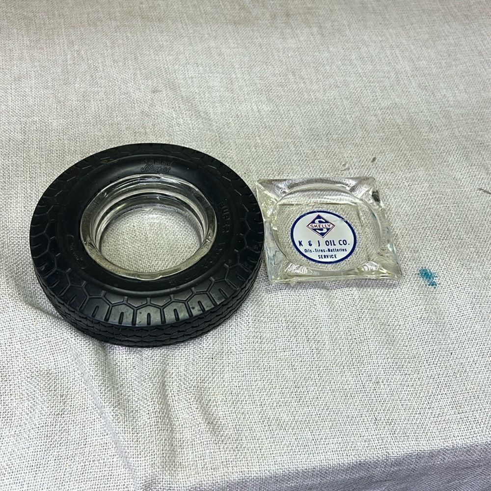 Bundle of 2 vintage kelly tire ashtray,skelly oil.‎